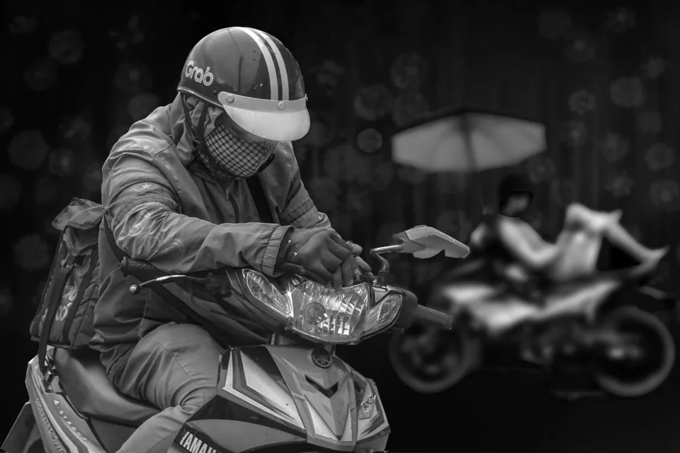 Tài xế đang chuẩn bị xe đón khách
